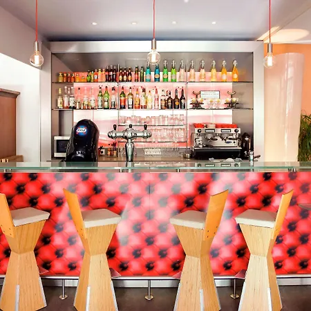 Ibis Centre Cathedrale Hotel 3*
