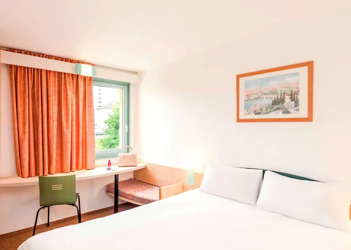 Ibis Centre Cathedrale Hotel 3*